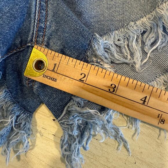 Celebrity Pink Women's Mid-Rise Shorts The Sugar Size 7/28 Cut Off NWT - Picture 4 of 7